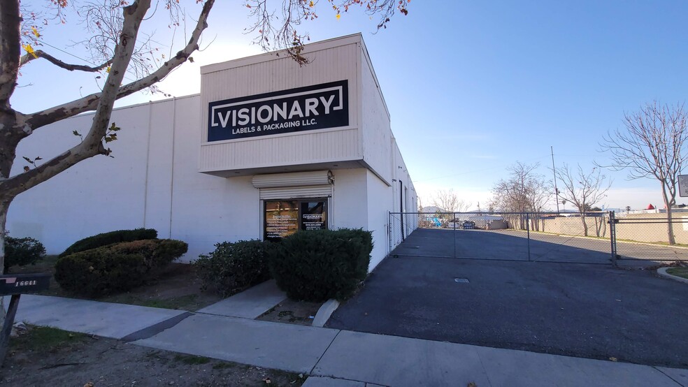 16641 Orange Way, Fontana, CA for lease - Building Photo - Image 1 of 13