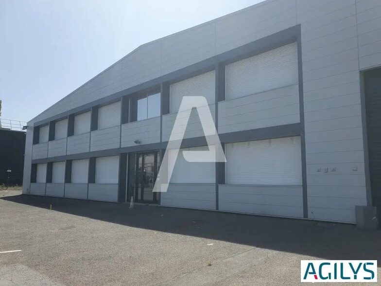 Flex in Morangis for sale - Building Photo - Image 3 of 10