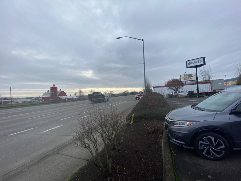 51581 Columbia River Hwy, Scappoose, OR for sale - Primary Photo - Image 1 of 1