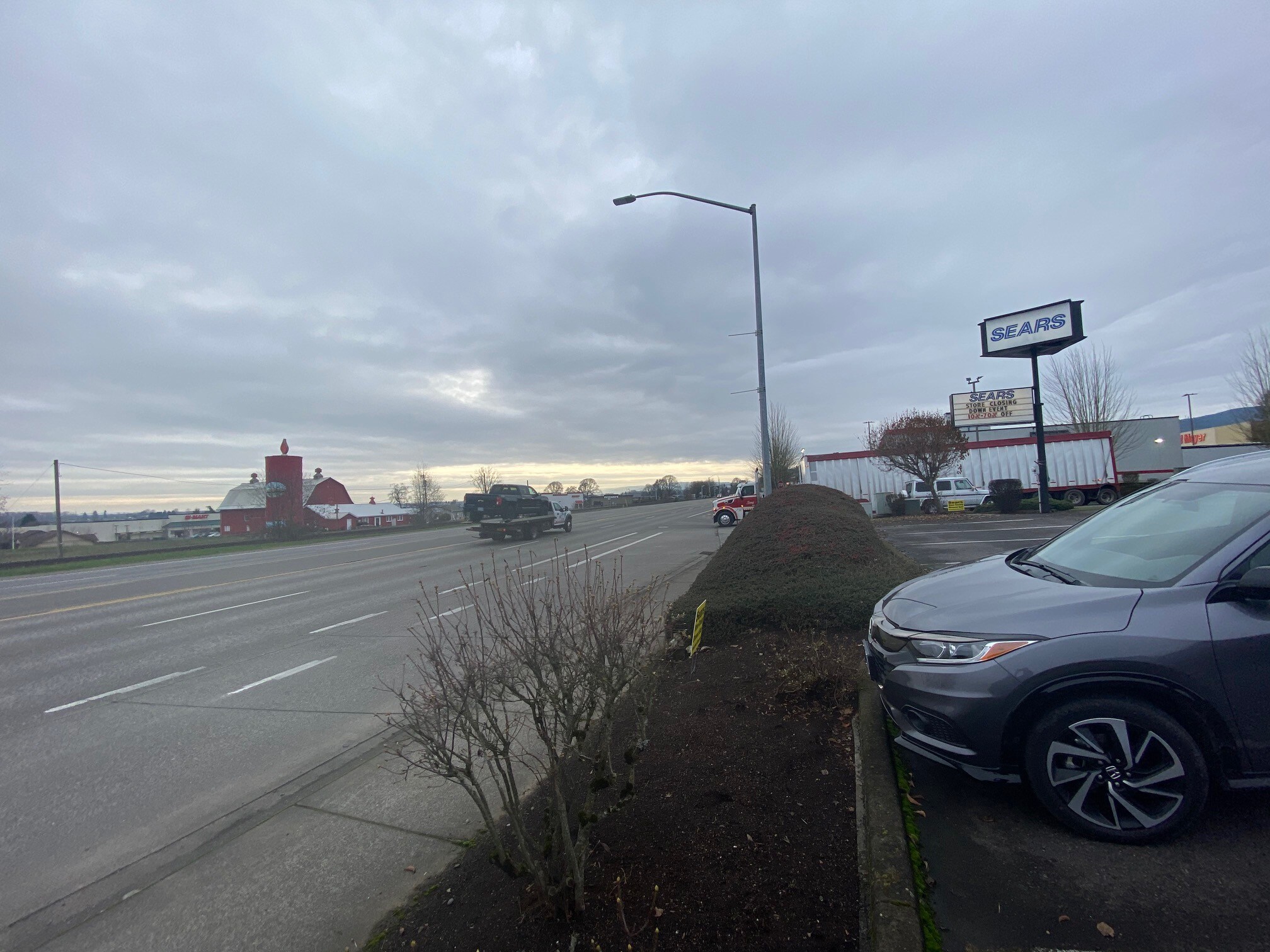 51581 Columbia River Hwy, Scappoose, OR for sale Primary Photo- Image 1 of 1