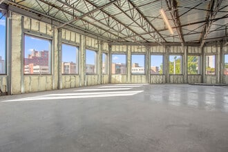 525 NW 11th St, Oklahoma City, OK for lease Interior Photo- Image 1 of 4