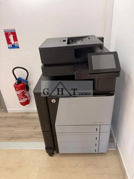 Office in Marcoussis for lease - Interior Photo - Image 3 of 5