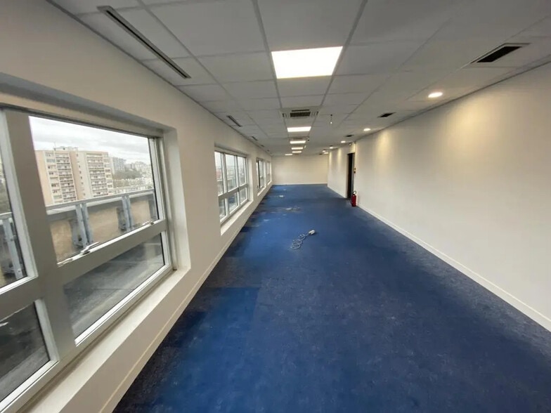 Office in Créteil for lease - Building Photo - Image 2 of 9