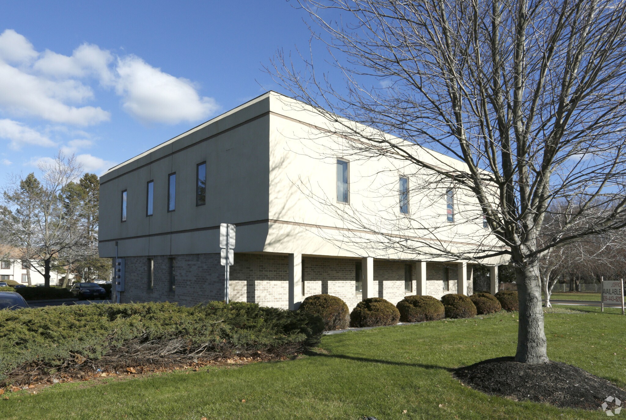 685 Avon Dr, Hightstown, NJ for sale Primary Photo- Image 1 of 1