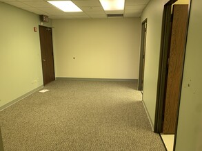 701 Lee St, Des Plaines, IL for lease Interior Photo- Image 2 of 11