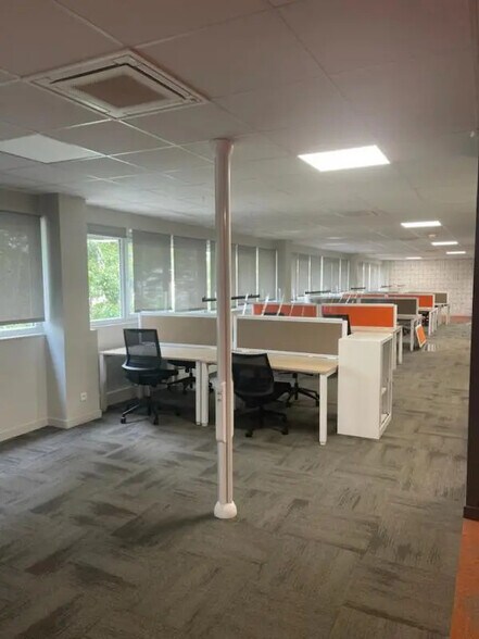 Office in Le Mans for lease - Building Photo - Image 3 of 8