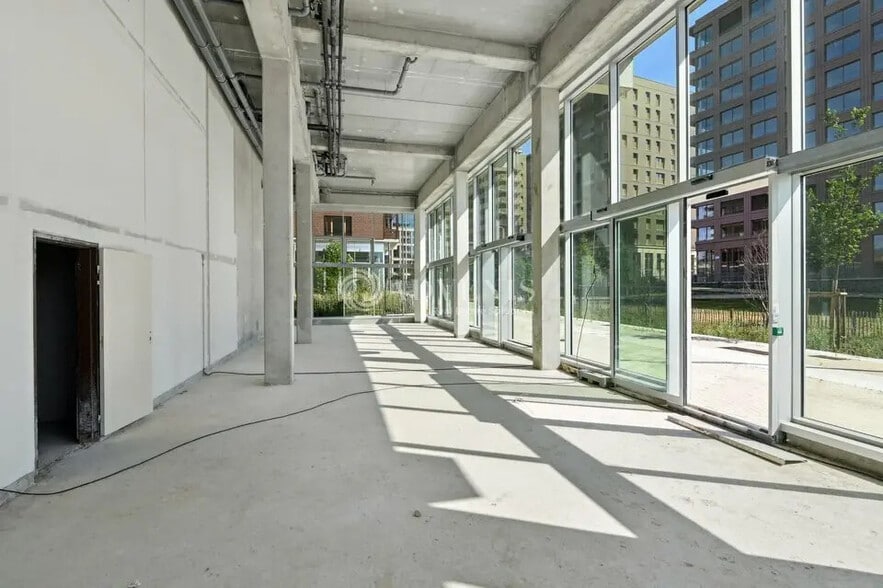 Retail in Saint-Ouen-sur-Seine for lease - Interior Photo - Image 2 of 5