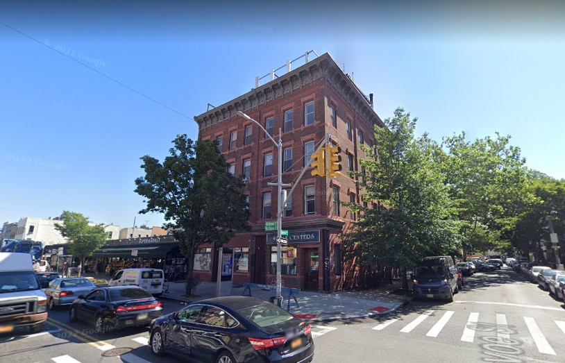 326-328 Graham Ave, Brooklyn, NY for lease - Building Photo - Image 1 of 2