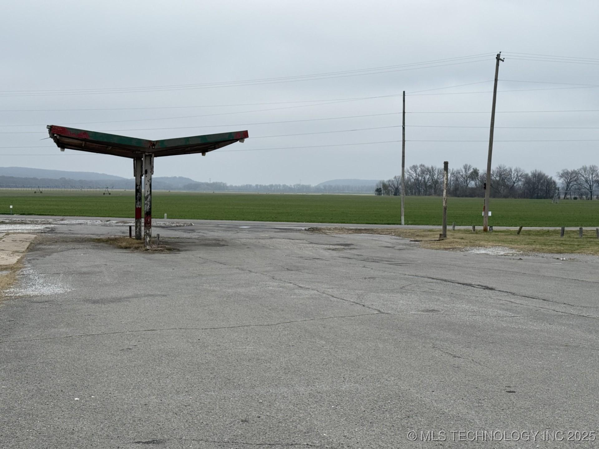 17353 Oklahoma 100, Webbers Falls, OK for sale Primary Photo- Image 1 of 8