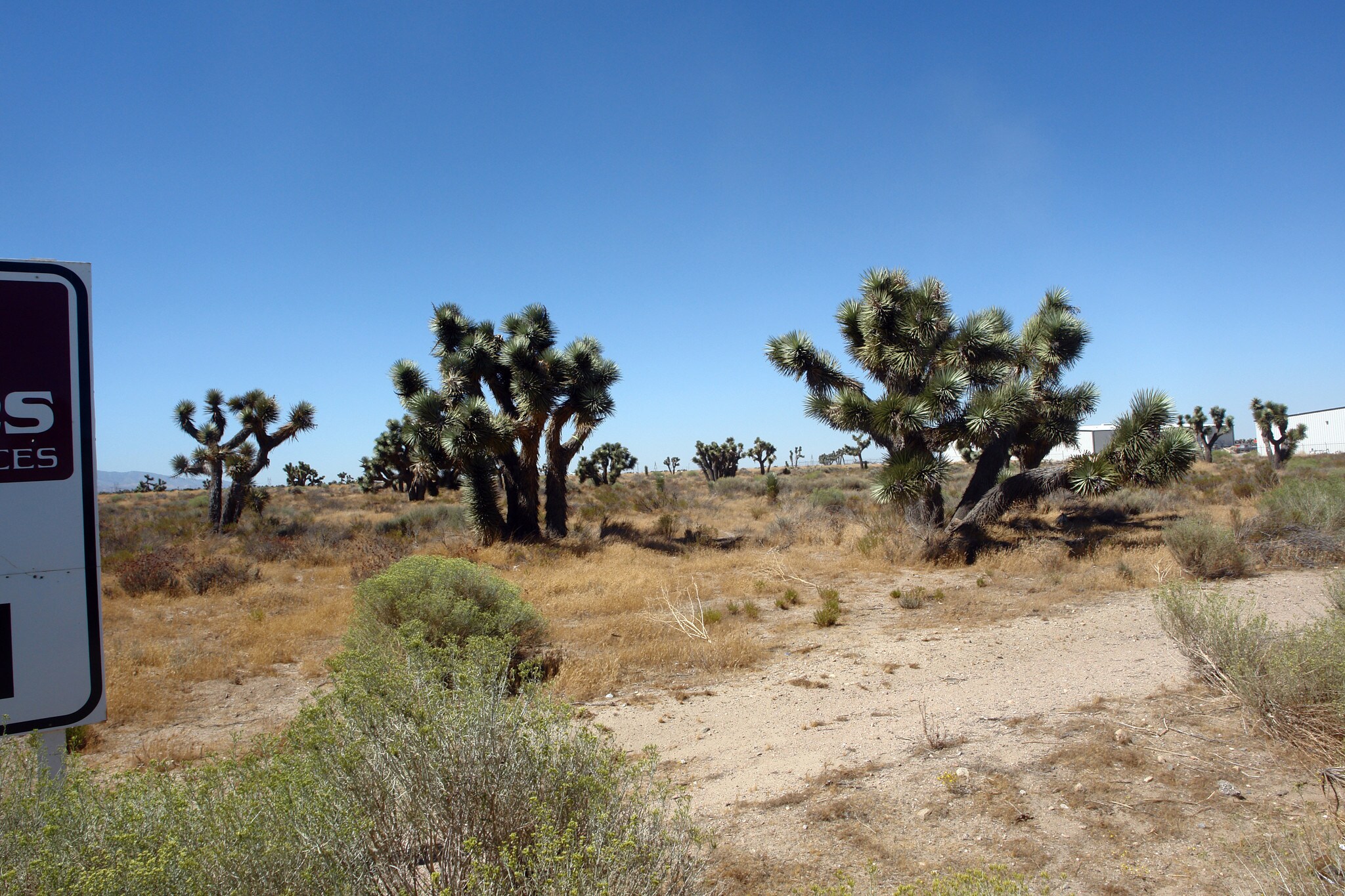 Caliente Rd, Hesperia, CA for sale Primary Photo- Image 1 of 1