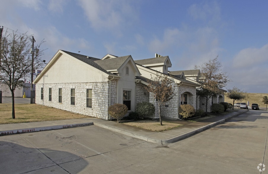 2993 S Watson Rd, Grand Prairie, TX for lease - Primary Photo - Image 1 of 10