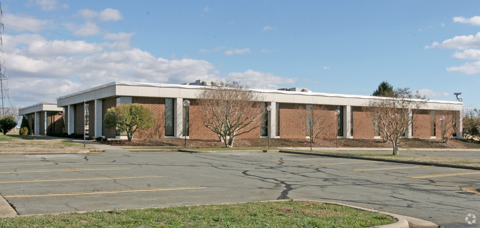 2730 Tucker St, Burlington, NC for sale - Primary Photo - Image 1 of 1