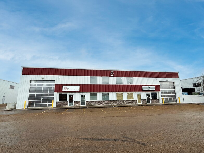 37 Burnt Basin St, Red Deer County, AB for lease - Building Photo - Image 2 of 7