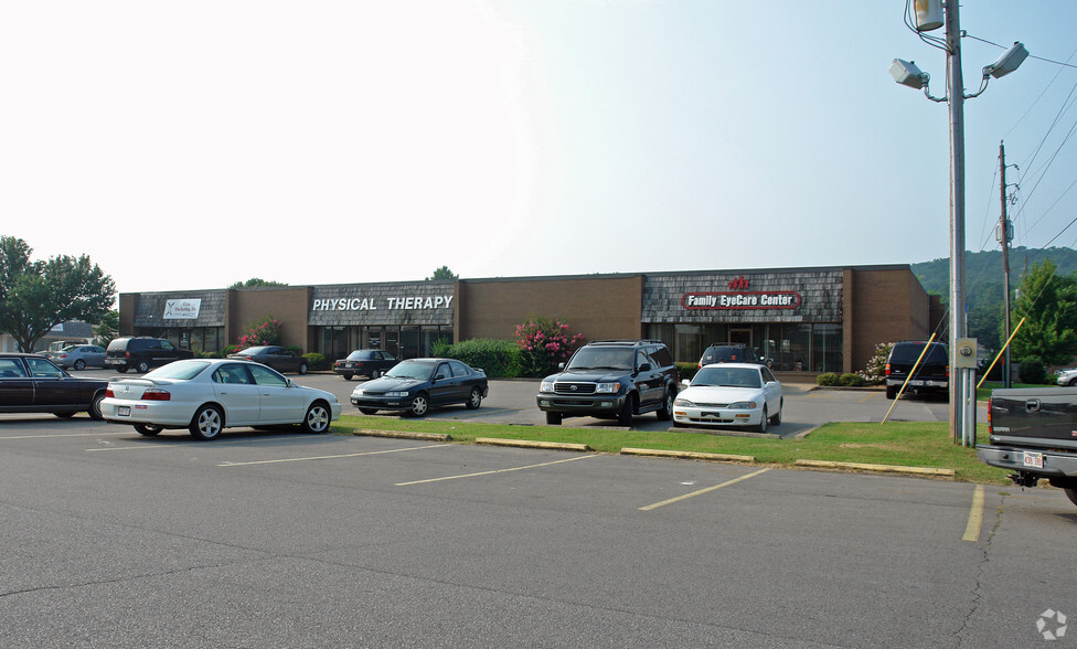 3061 N Market Ave, Fayetteville, AR for lease - Building Photo - Image 3 of 3