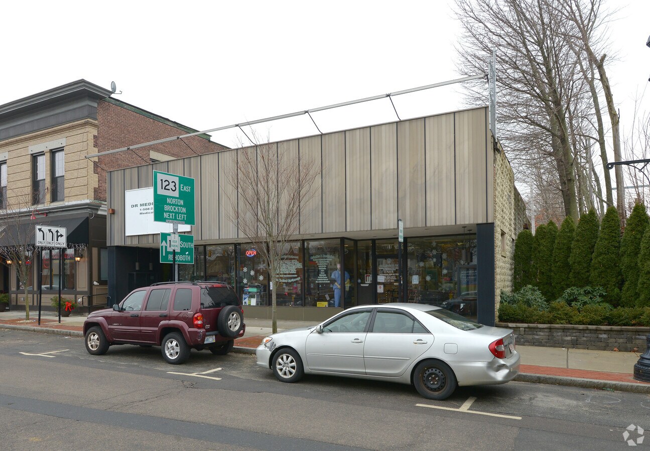 5153 Park St, Attleboro, MA 02703