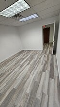 450 Maple Ave E, Vienna, VA for lease Interior Photo- Image 2 of 3