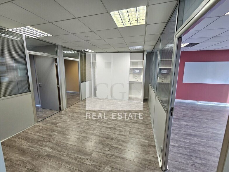 Office in Grenoble for lease - Interior Photo - Image 1 of 11