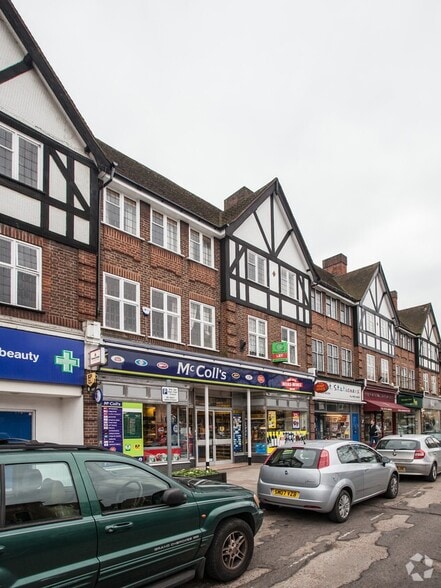 23 High St, Esher for lease - Primary Photo - Image 1 of 1