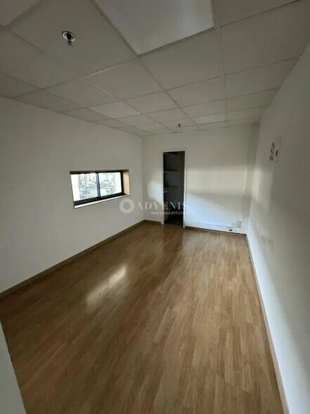 Office in Juvignac for lease - Interior Photo - Image 3 of 3