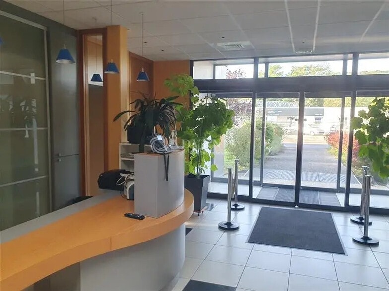 Office in Custines for sale - Lobby - Image 3 of 6