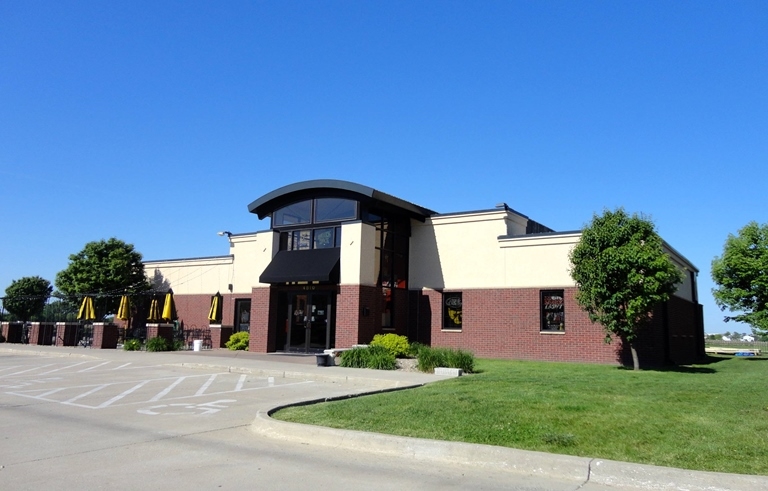 4810 86th St, Urbandale, IA for sale - Primary Photo - Image 1 of 8