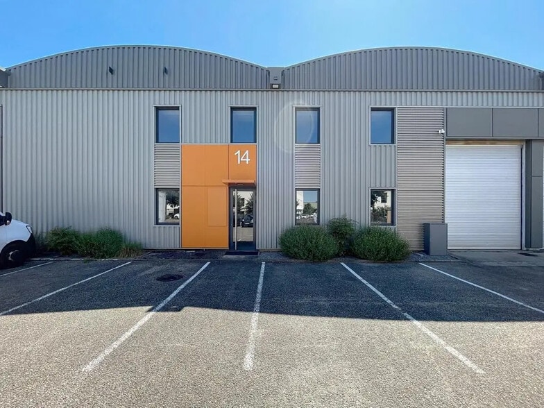 11 Chemin De L'Industrie, Dardilly for lease - Building Photo - Image 1 of 8