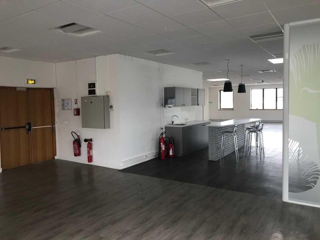 21 Rue Albert Calmette, Jouy-en-Josas for lease Interior Photo- Image 1 of 6