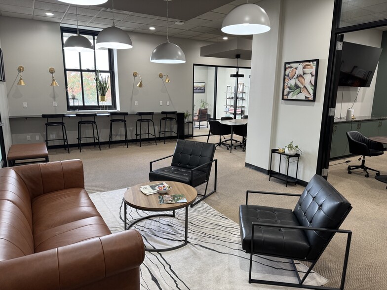 1012 11th St, Modesto, CA for lease - Building Photo - Image 1 of 47