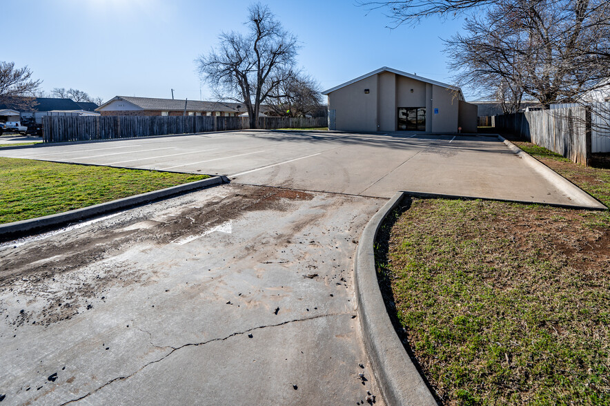 2112 SW E Ave, Lawton, OK for sale - Building Photo - Image 2 of 8