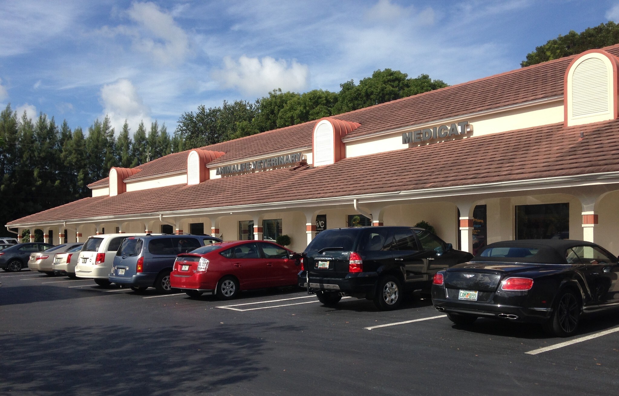 2171 Pine Ridge Rd, Naples, FL 34109 Med Center Plaza