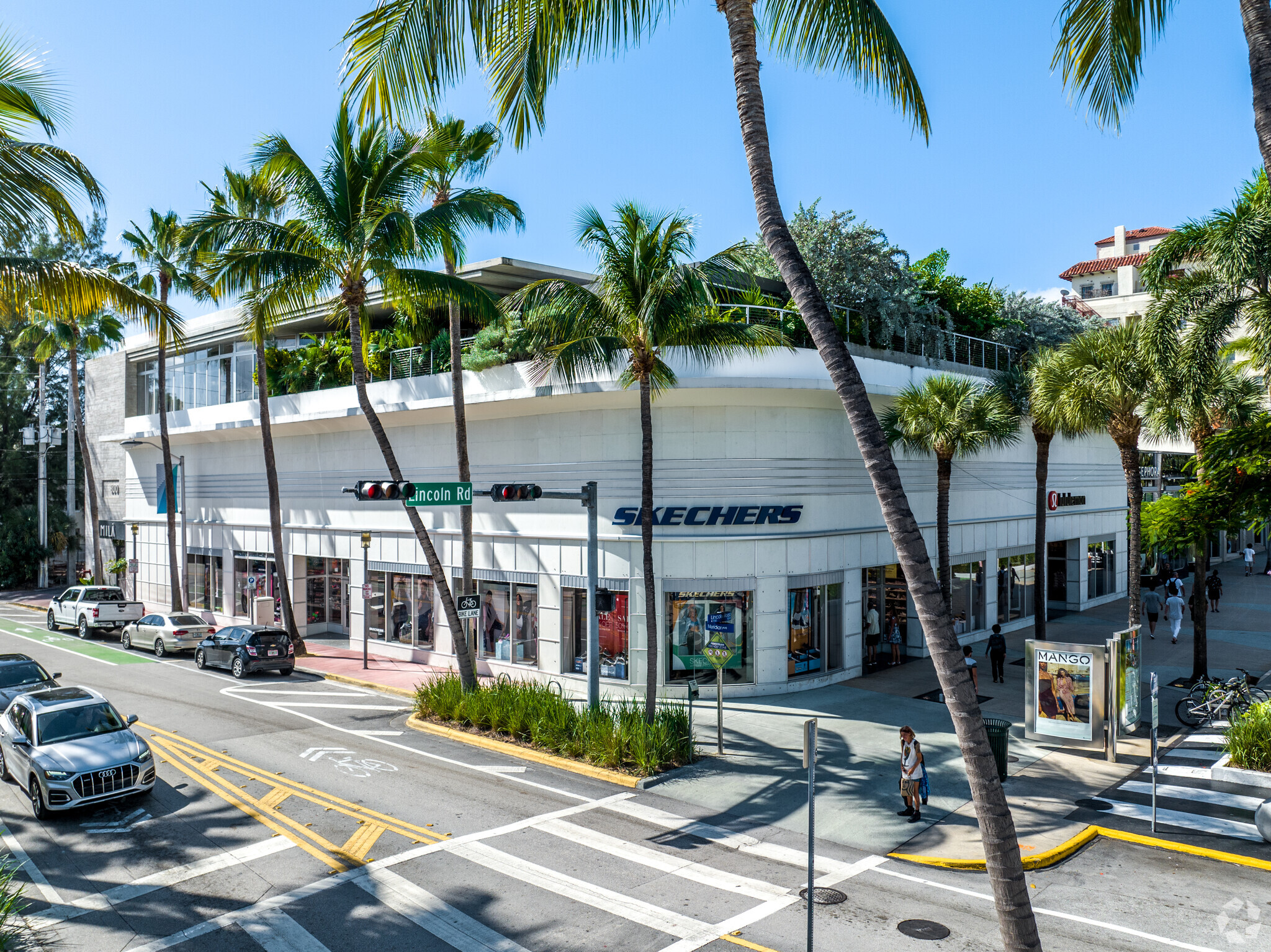 800 Lincoln Rd, Miami Beach, FL for lease Building Photo- Image 1 of 5