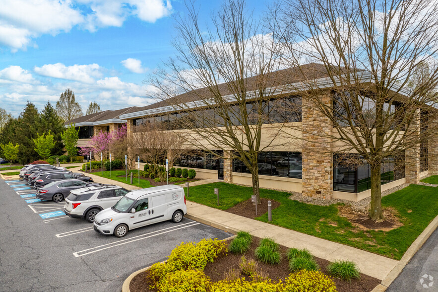 600 Chesterfield Pky, Malvern, PA for lease - Building Photo - Image 1 of 6