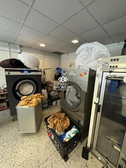 Flex in Nice for lease - Interior Photo - Image 3 of 3