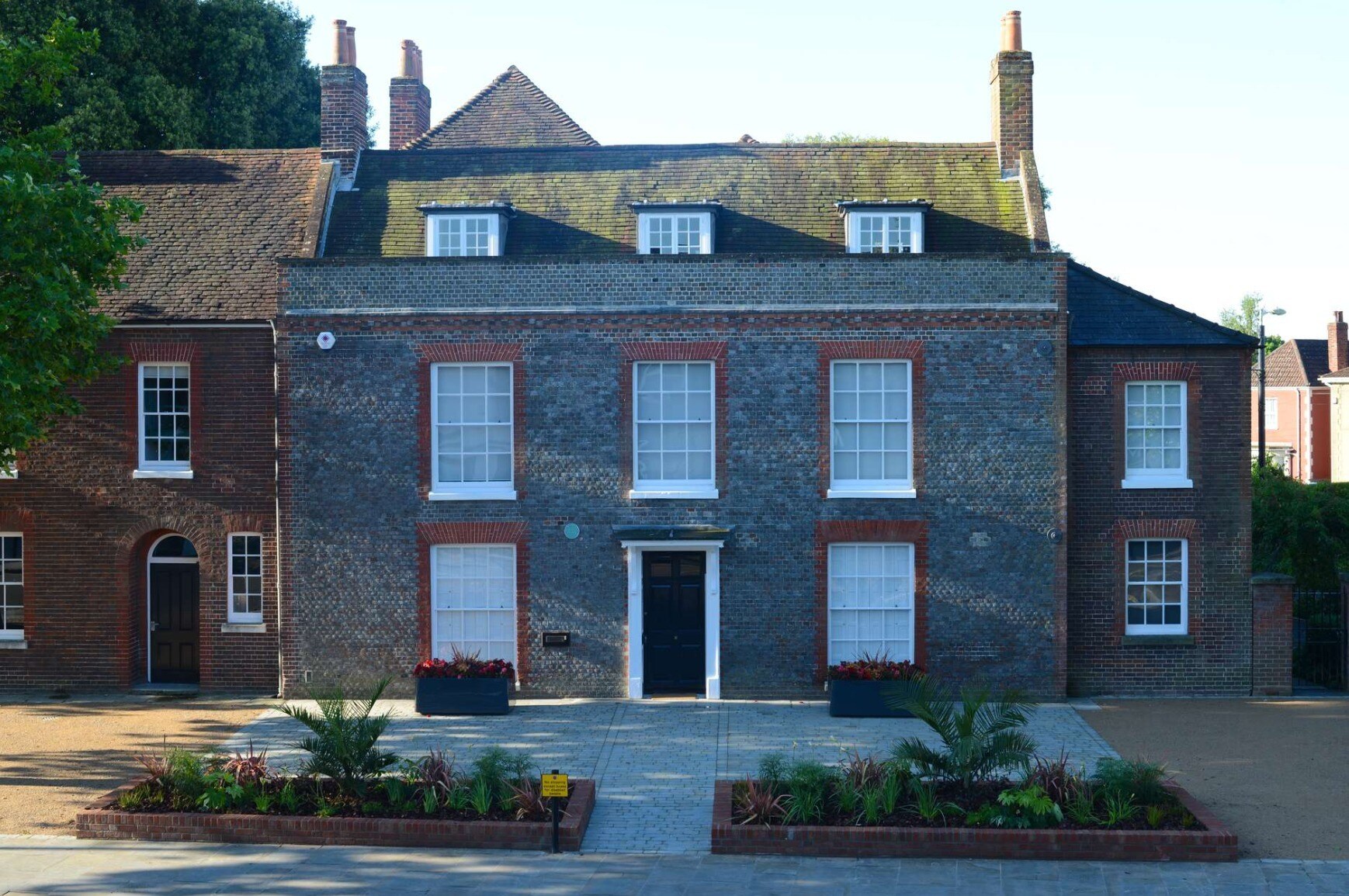 84 West St, Fareham, PO16 0JJ Former Westbury Manor Museum