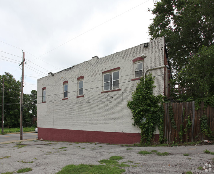 2115-2125 E 31st St, Kansas City, MO for lease - Building Photo - Image 2 of 17