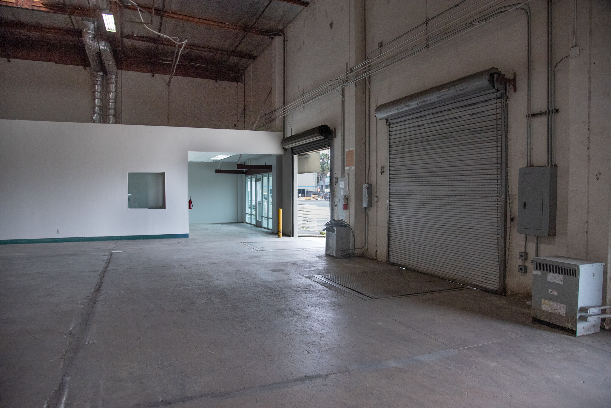 601-605 W Dyer Rd, Santa Ana, CA for lease Interior Photo- Image 1 of 4