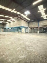 Industrial in Morangis for lease Building Photo- Image 1 of 4