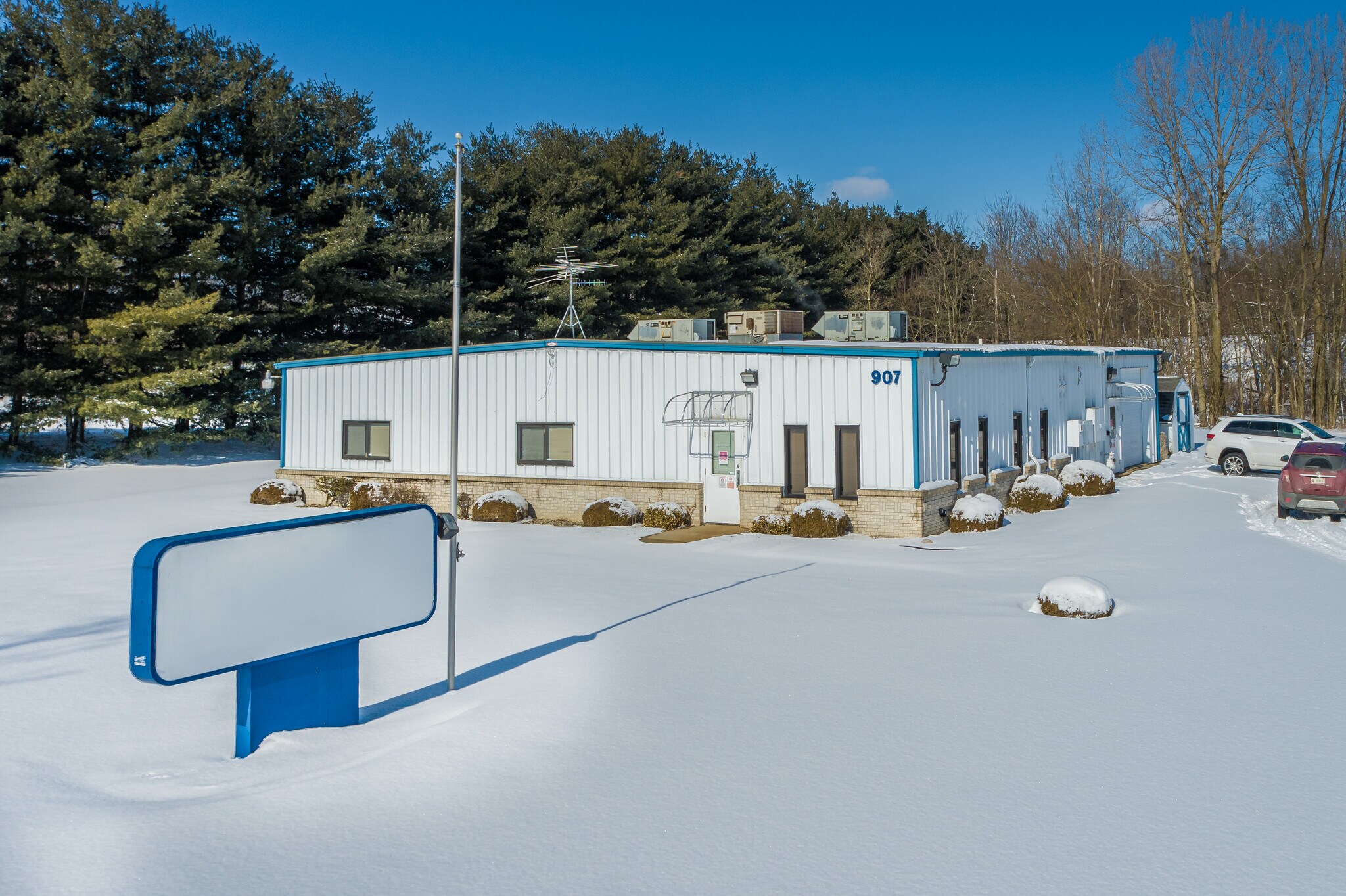 907 Weber Rd, Albion, IN for sale Primary Photo- Image 1 of 1