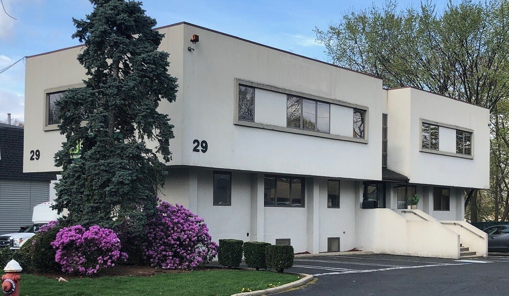 29 N Farview Ave, Paramus, NJ 07652
