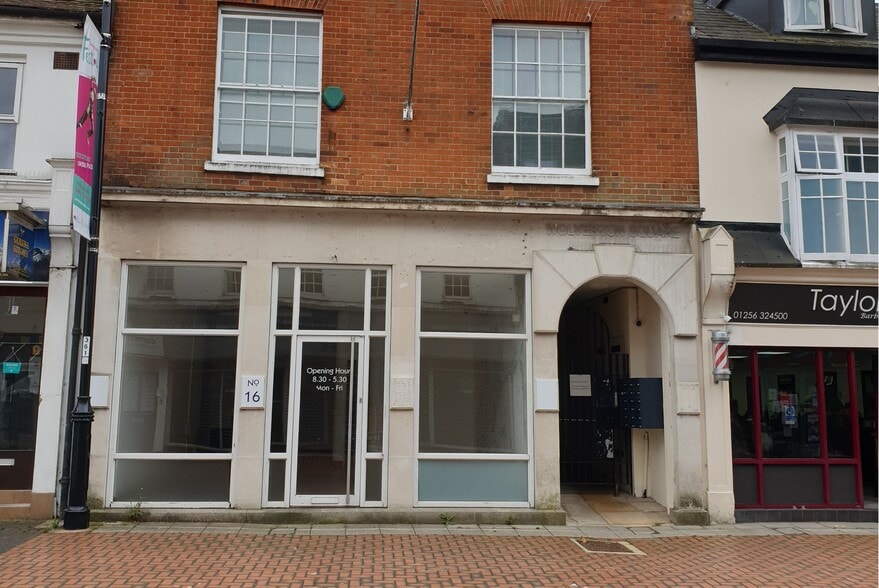 London St, Basingstoke for sale - Primary Photo - Image 1 of 1