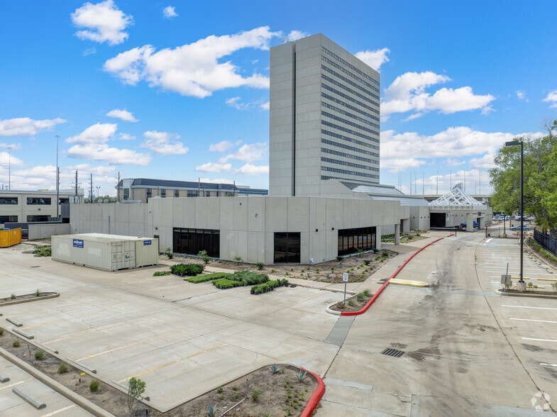 14703 Park Row, Houston, TX for lease - Building Photo - Image 3 of 17