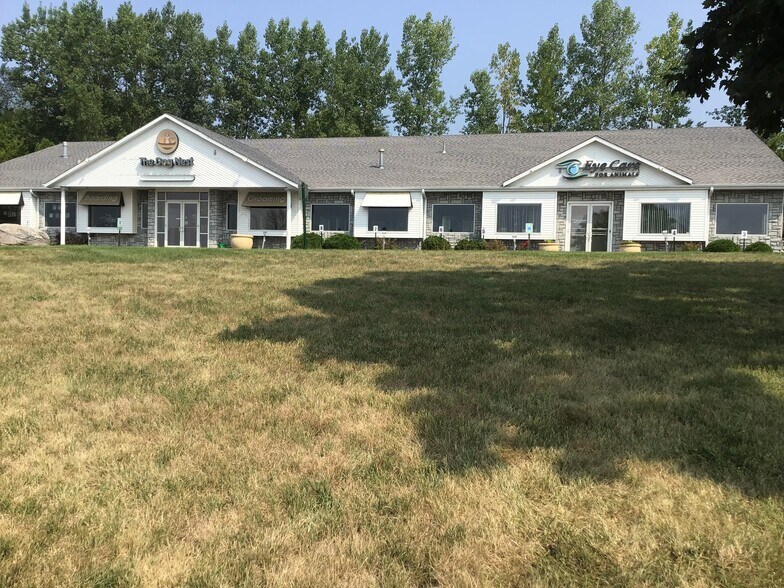 21160 W Capitol Dr, Brookfield, WI for lease - Building Photo - Image 3 of 17