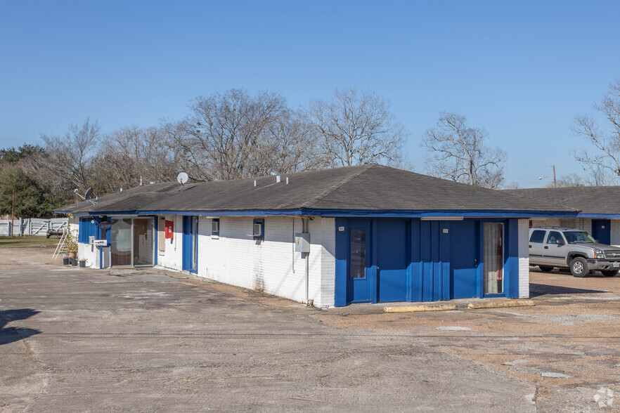 2209 E Mulberry St, Angleton, TX for sale - Primary Photo - Image 1 of 1