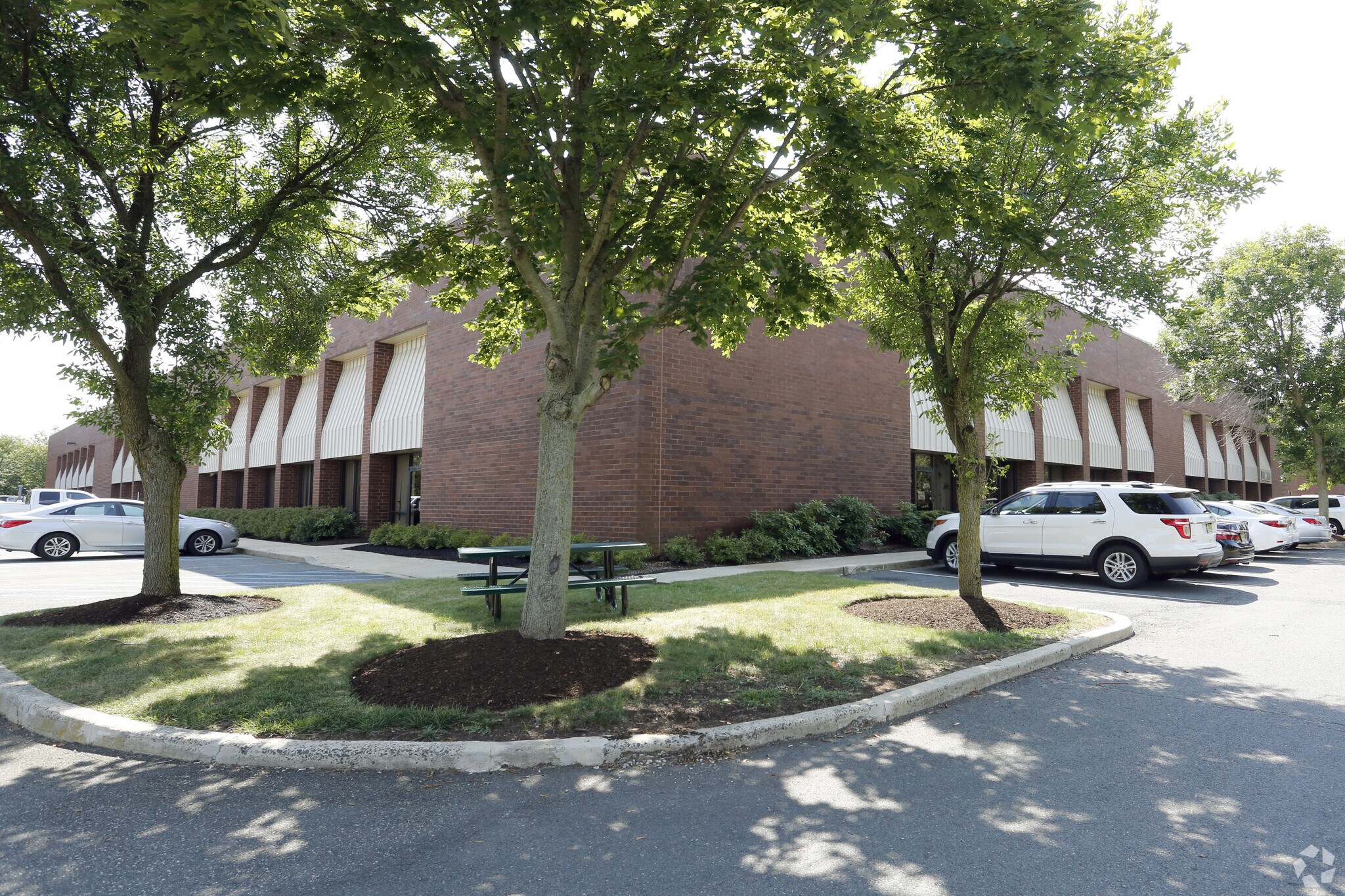 4 Corporate Dr, Cranbury, NJ 08512 Flex for Lease