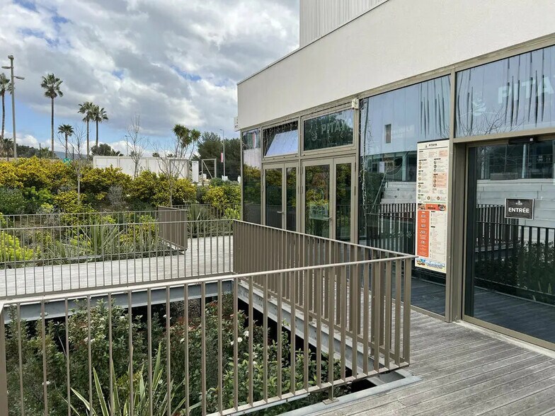 Office in La Ciotat for lease - Building Photo - Image 3 of 25