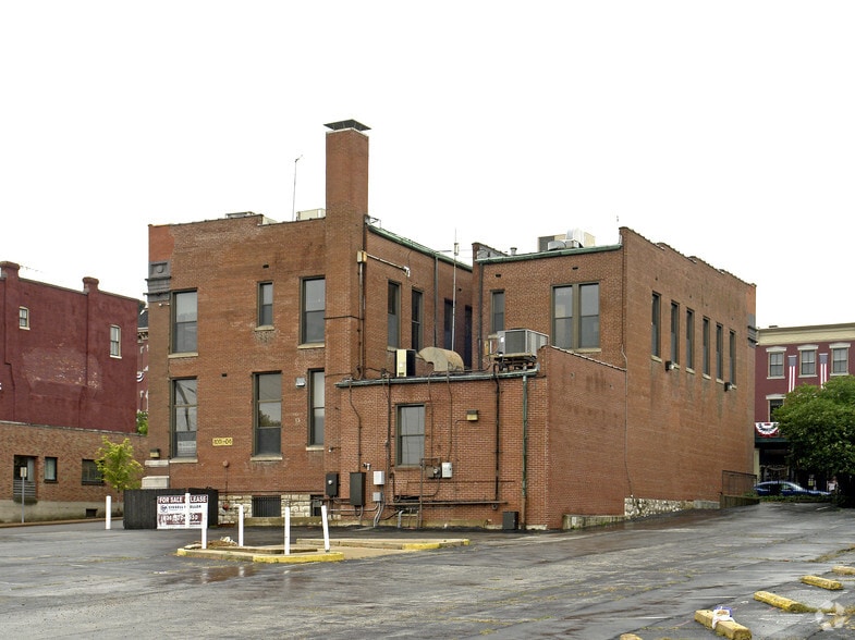 100-104 N Main St, Saint Charles, MO for lease - Building Photo - Image 2 of 7