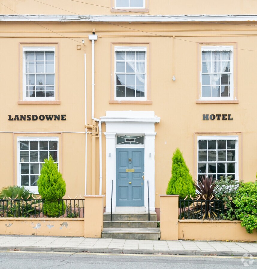 8789 Clarendon St, Leamington Spa, WAR CV32 4PF