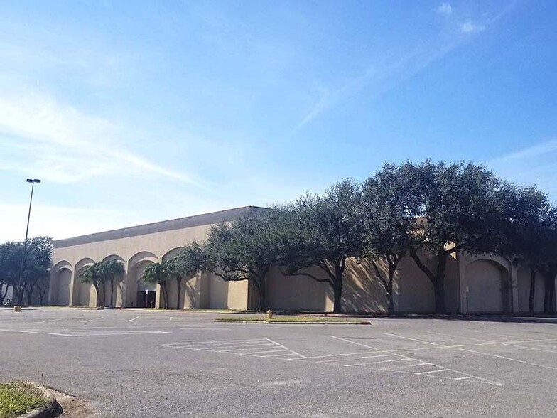 2000 S Expressway 83, Harlingen, TX for lease - Building Photo - Image 2 of 2