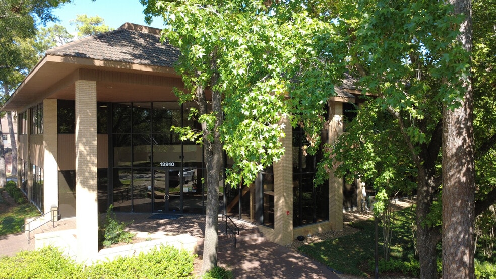 13910 Champion Forest Dr, Houston, TX for lease - Building Photo - Image 2 of 5