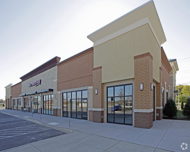 1190 W Sunset Dr, Waukesha, WI for lease - Building Photo - Image 2 of 7